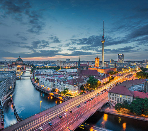 ALEMANIA: UN GIGANTE GLOBAL Y MOTOR DE LA UNIÓN EUROPEA ALEMANIA: UN GIGANTE GLOBAL Y MOTOR DE LA UNIÓN EUROPEA