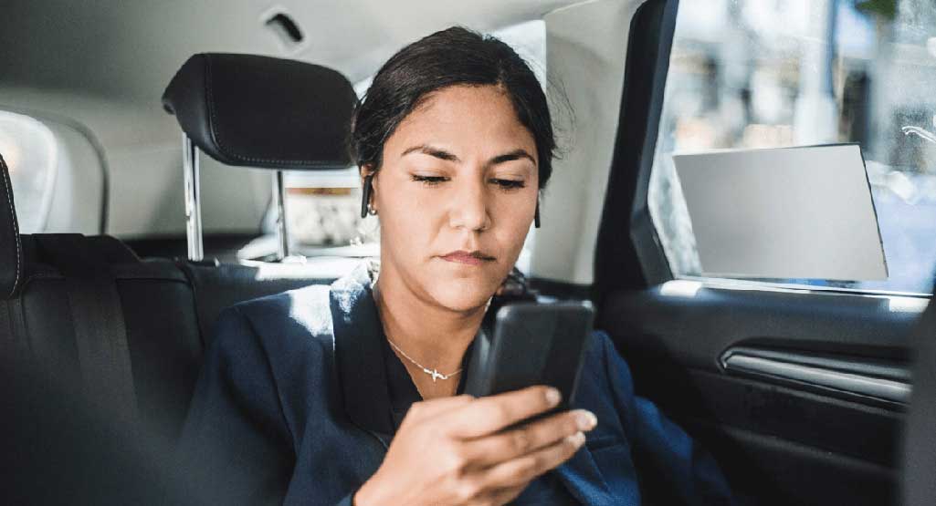 Uno de los mayores obstáculos que enfrentan las mujeres en el mercado laboral es el acceso limitado al financiamiento Uno de los mayores obstáculos que enfrentan las mujeres en el mercado laboral es el acceso limitado al financiamiento